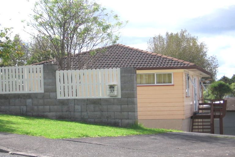 Photo of property in 37 Farwood Drive, Henderson, Auckland, 0612