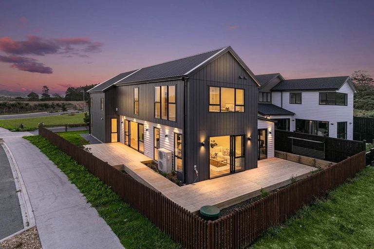 Photo of property in 2 Kauru Lane, Wainui, 0992