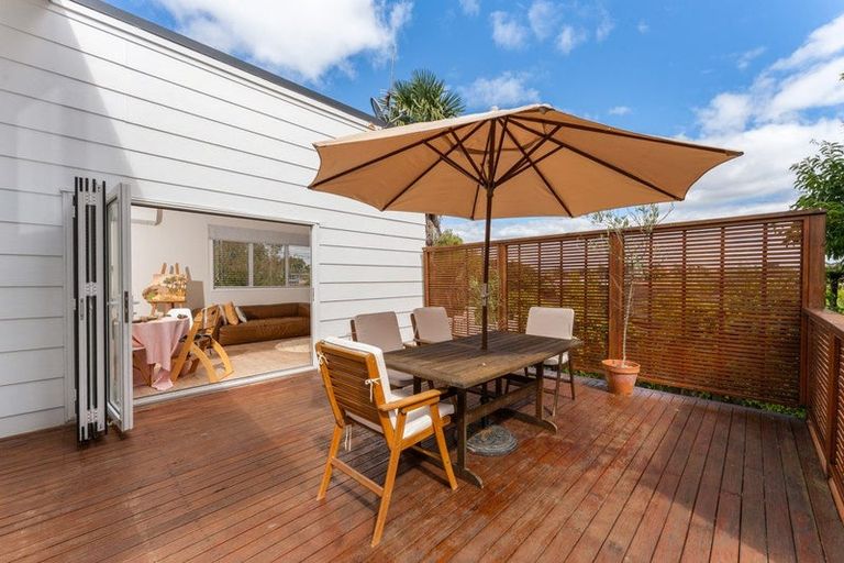Photo of property in 1/133 Edmonton Road, Te Atatu South, Auckland, 0610
