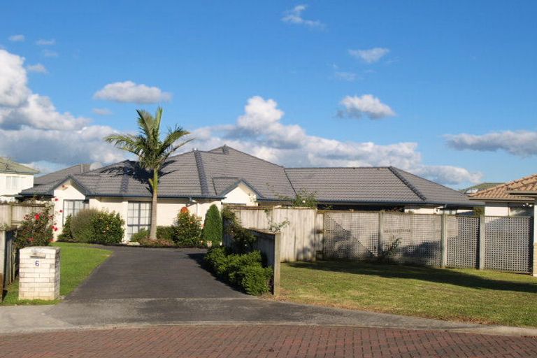 Photo of property in 6 Belsomet Place, Golflands, Auckland, 2013