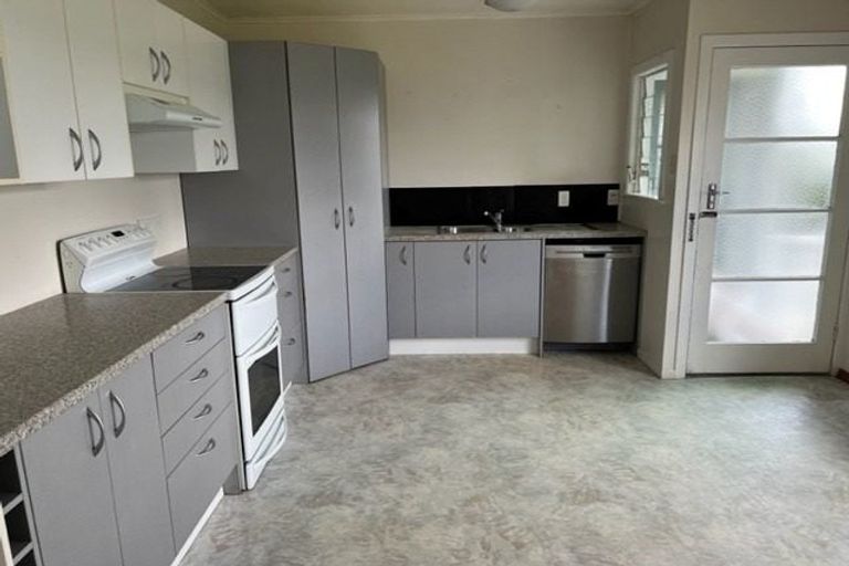 Photo of property in 22 The Terrace, Herald Island, Auckland, 0618