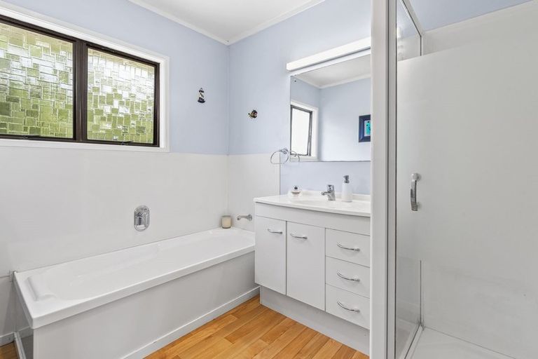 Photo of property in 3 Scarlock Avenue, Browns Bay, Auckland, 0630