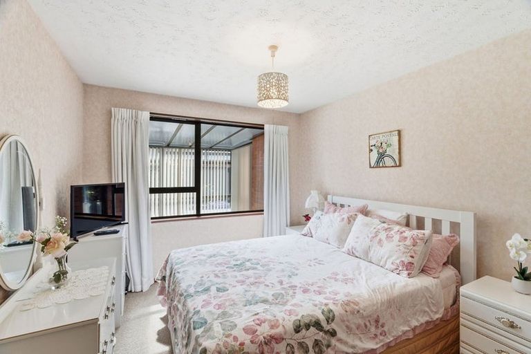 Photo of property in 12 Swithland Place, Avonhead, Christchurch, 8042