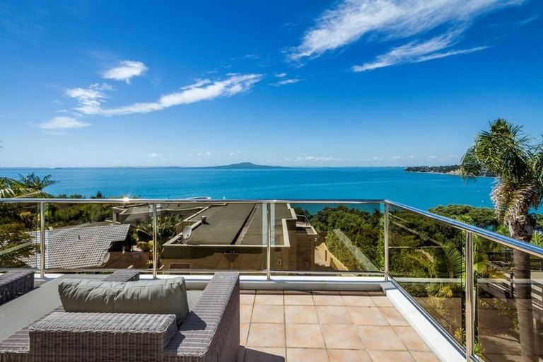 Photo of property in 1/25 Churchill Road, Murrays Bay, Auckland, 0630