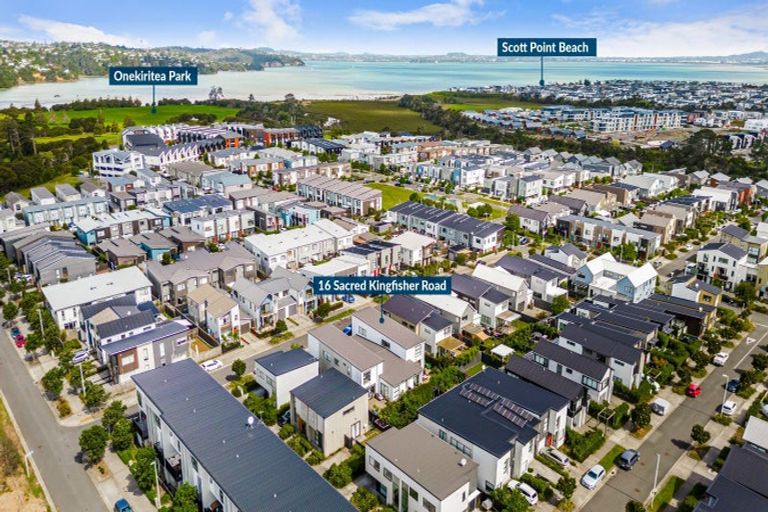 Photo of property in 16 Sacred Kingfisher Road, Hobsonville, Auckland, 0616