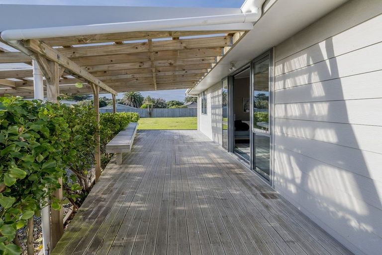 Photo of property in 7 Eruini Street, Waikanae Beach, Waikanae, 5036