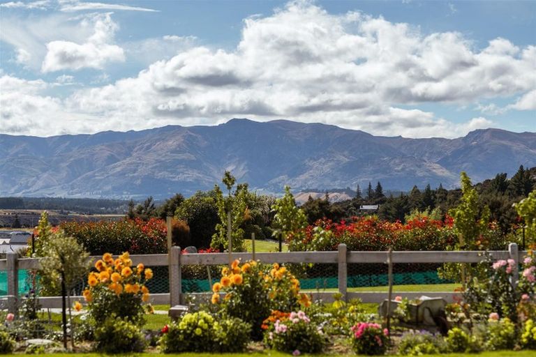 Photo of property in 2 Nokomai Street, Wanaka, 9305