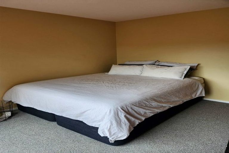 Photo of property in 11/76 Target Road, Totara Vale, Auckland, 0629