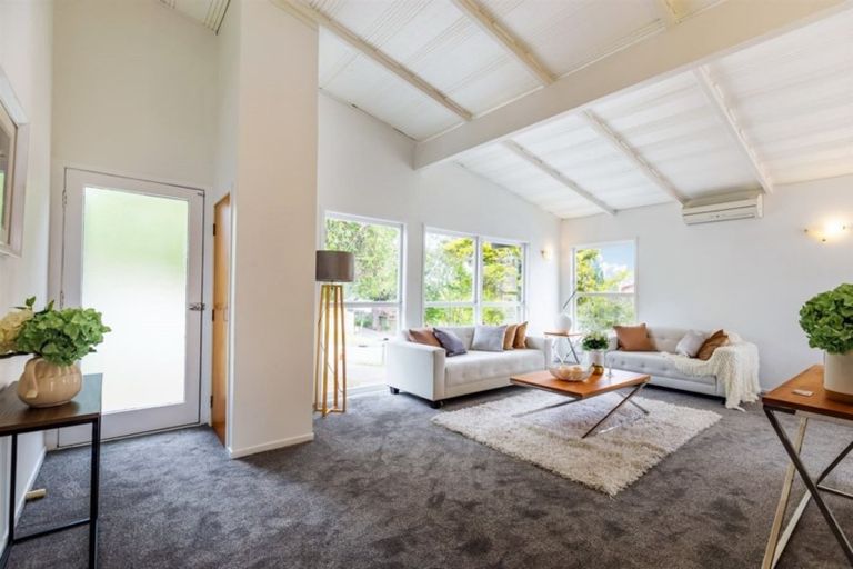 Photo of property in 15 Camrose Place, Glenfield, Auckland, 0629