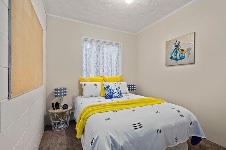 Photo of property in 6 Cyclarama Crescent, Massey, Auckland, 0614