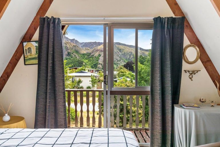Photo of property in 19 Inverness Crescent, Arrowtown, 9302