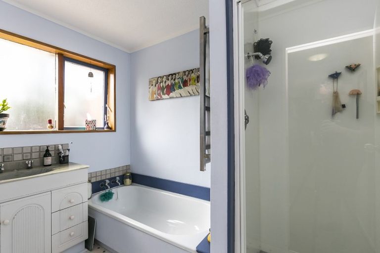 Photo of property in 23b Kingsbridge Place, Newlands, Wellington, 6037