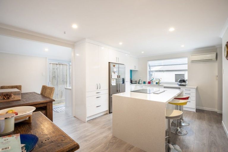 Photo of property in 8 York Crescent, Westown, New Plymouth, 4310