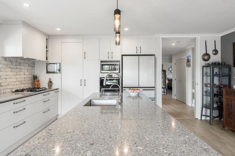 Photo of property in 102 Mark Street, Whangamata, 3620