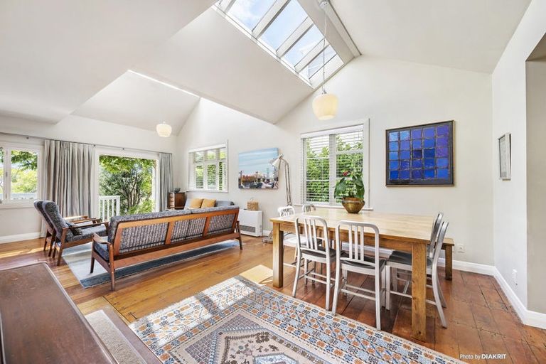 Photo of property in 19 Scarborough Terrace, Mount Victoria, Wellington, 6011