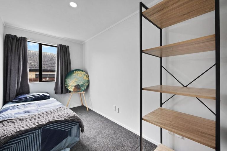 Photo of property in 6 Hamblyn Place, Ranui, Auckland, 0612