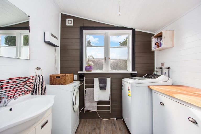 Photo of property in 4 Walnut Place, Owhata, Rotorua, 3010