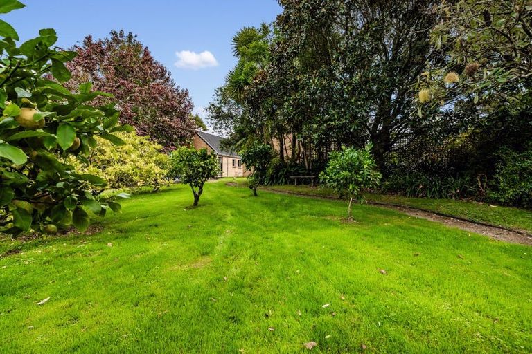 Photo of property in 151 Taupaki Road, Taupaki, Henderson, 0782