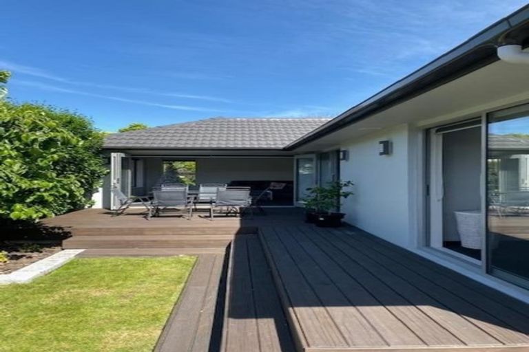 Photo of property in 2/32a Gleneagles Terrace, Ilam, Christchurch, 8053