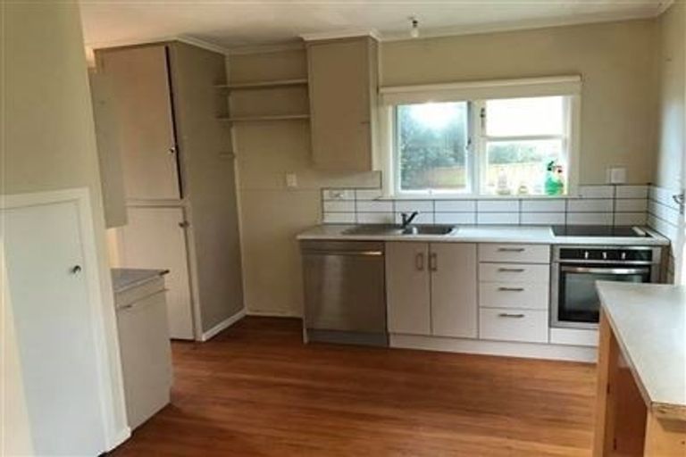 Photo of property in 3 Titoki Road, Waikanae Beach, Waikanae, 5036