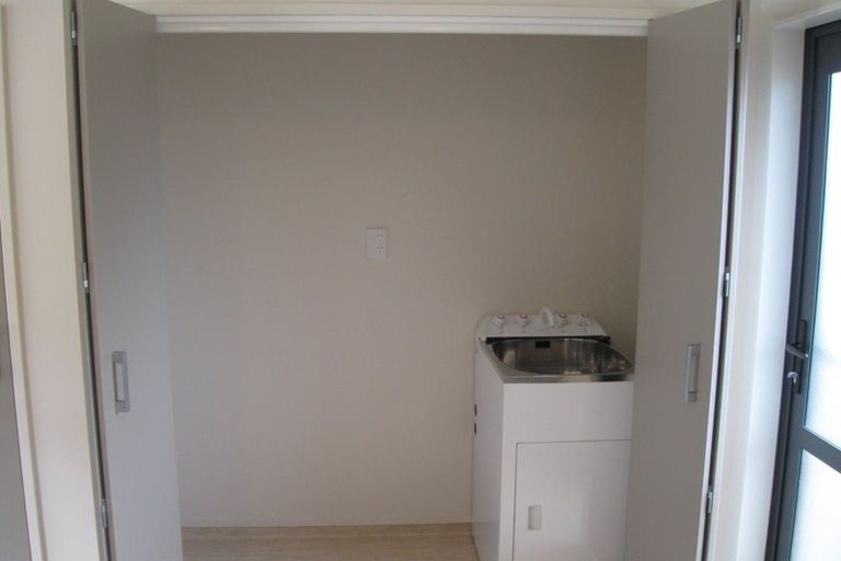 Photo of property in 21 Lantana Road, Green Bay, Auckland, 0604