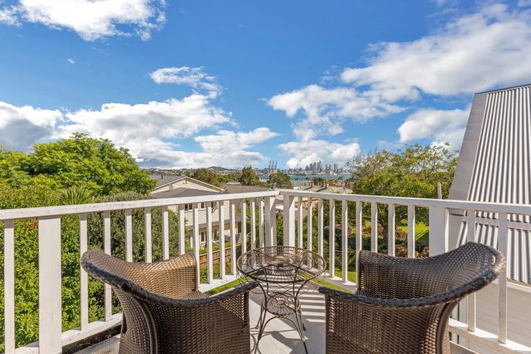 Photo of property in 2/15a Kerr Street, Devonport, Auckland, 0624