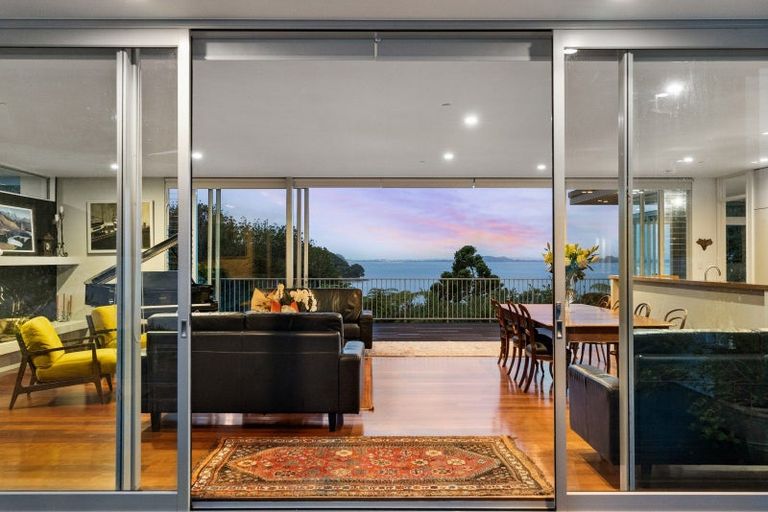 Photo of property in 730a South Titirangi Road, Titirangi, Auckland, 0604