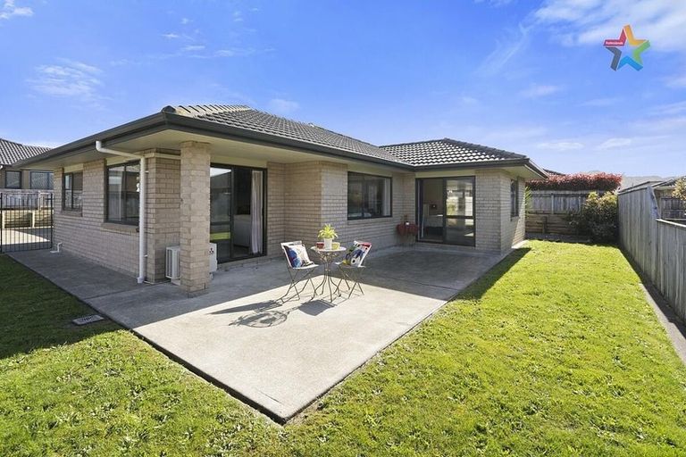 Photo of property in 8 Percy Kinsman Crescent, Riverstone Terraces, Upper Hutt, 5018