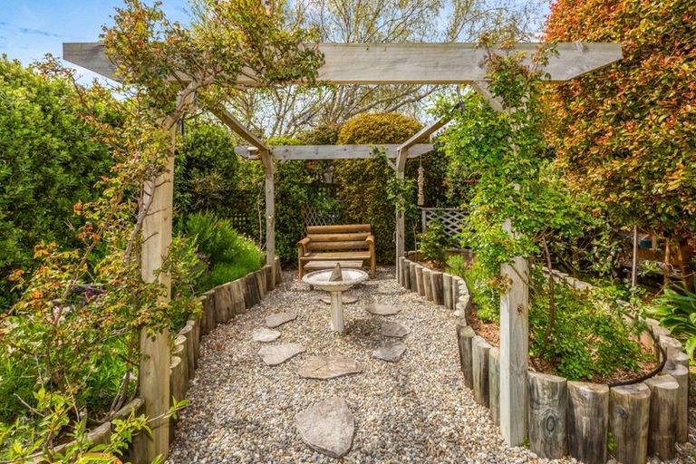 Photo of property in 14 Sailmaker Close, Whitby, Porirua, 5024