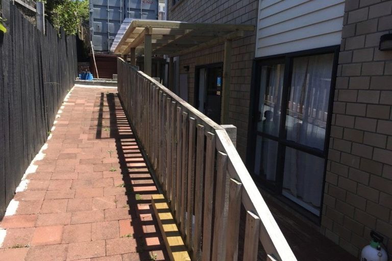 Photo of property in 565a Glenfield Road, Glenfield, Auckland, 0629