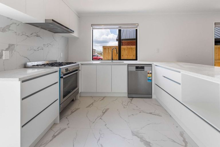 Photo of property in 23 Rose Leigh Drive, Cambridge, 3434