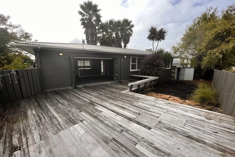 Photo of property in 5 Universal Drive, Henderson, Auckland, 0610