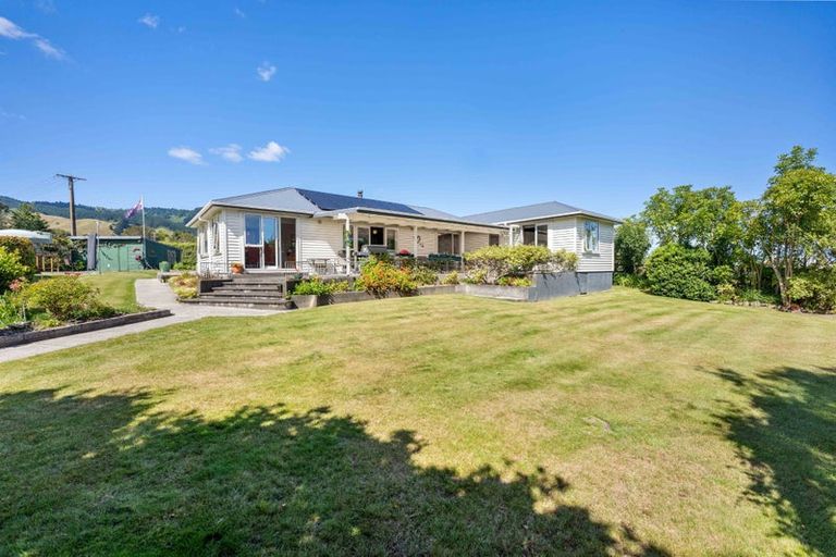 Photo of property in 3 Sutton Road, Te Horo, Otaki, 5582