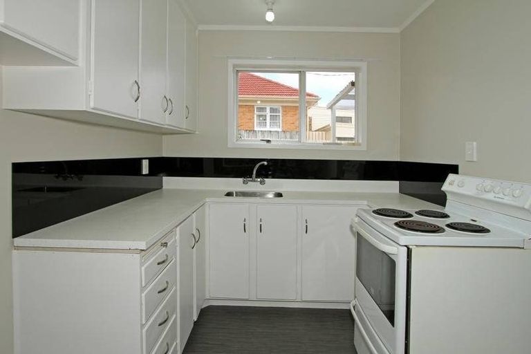 Photo of property in 1/4046 Great North Road, Glen Eden, Auckland, 0602