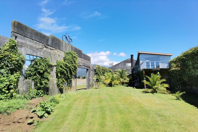 Photo of property in 327 Wanganui Flat Road, Harihari, 7884