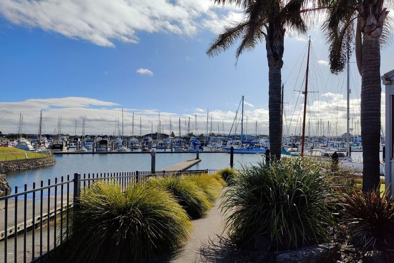 Photo of property in 15 Kapiakauri Road, One Tree Point, 0118