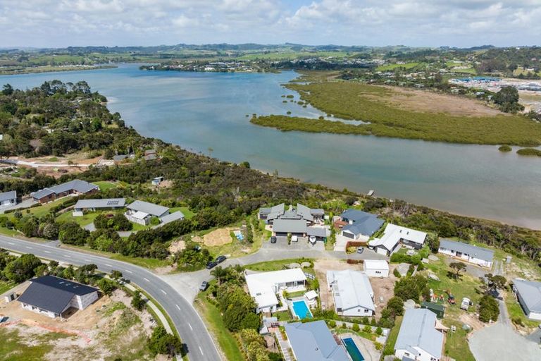 Photo of property in 2 Taimoana Close, Mangawhai Heads, Mangawhai, 0505