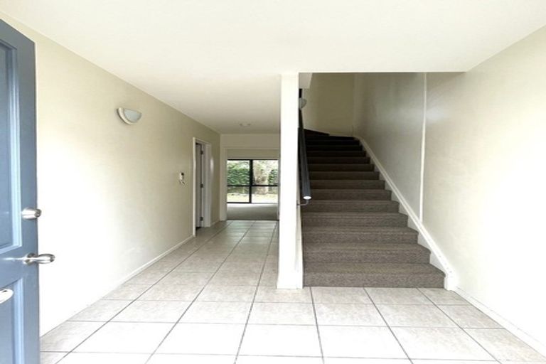 Photo of property in Krisley Court, 5/6 Ambrico Place, New Lynn, Auckland, 0600