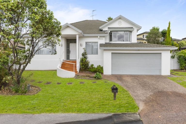 Photo of property in 30 Mandeville Place, Unsworth Heights, Auckland, 0632