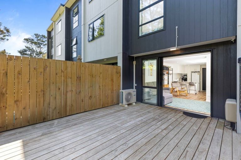 Photo of property in 29 Tokai Place, Glen Eden, 0602