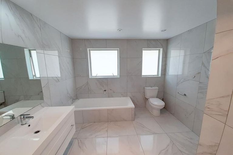 Photo of property in 12 Butler Stoney Crescent, Silverdale, 0932