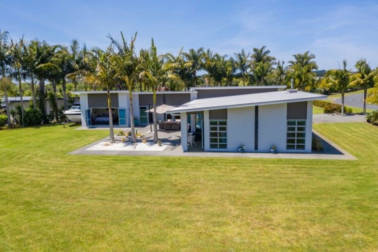 Photo of property in 1 Kotare Heights, Kerikeri, 0230