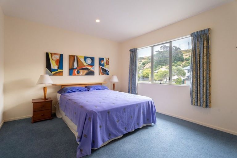 Photo of property in 6 Gresford Place, Churton Park, Wellington, 6037