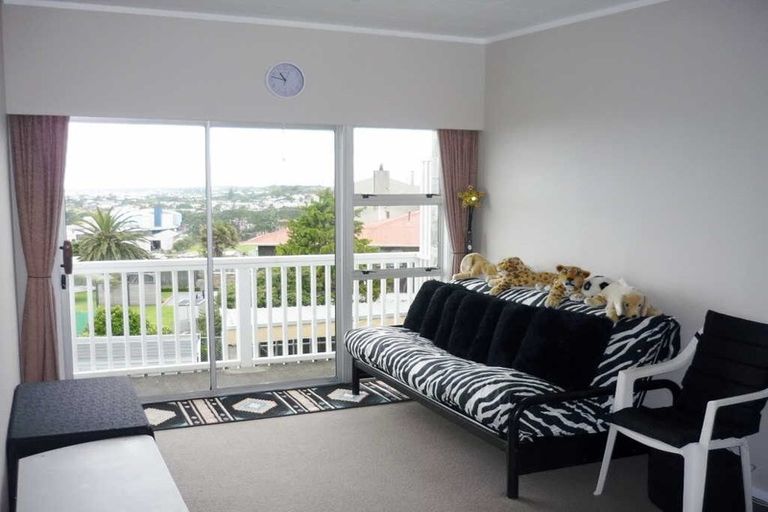 Photo of property in 16 Findlay Street, Moturoa, New Plymouth, 4310