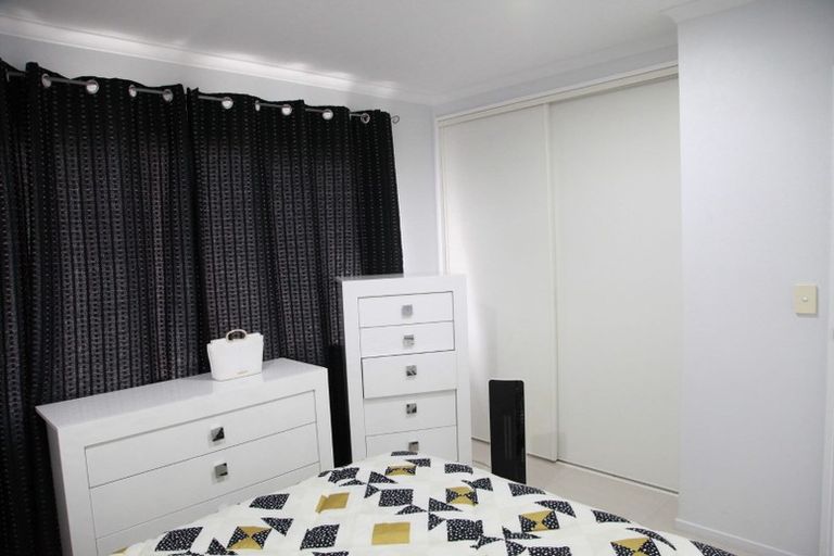 Photo of property in 22 Ashmere Lane, Weymouth, Auckland, 2103