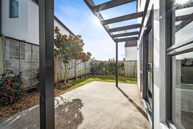Photo of property in 1/64 Schnapper Rock Road, Schnapper Rock, Auckland, 0632