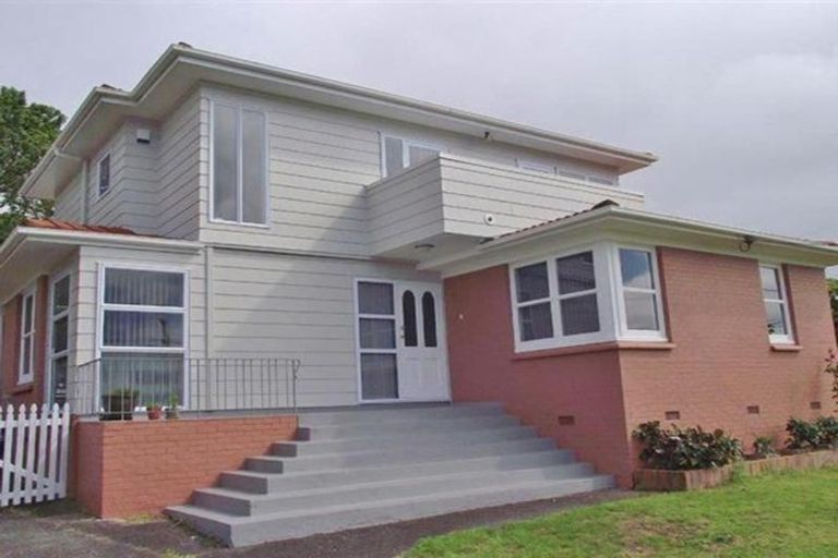 Photo of property in 10 Mcclintock Road, Massey, Auckland, 0614