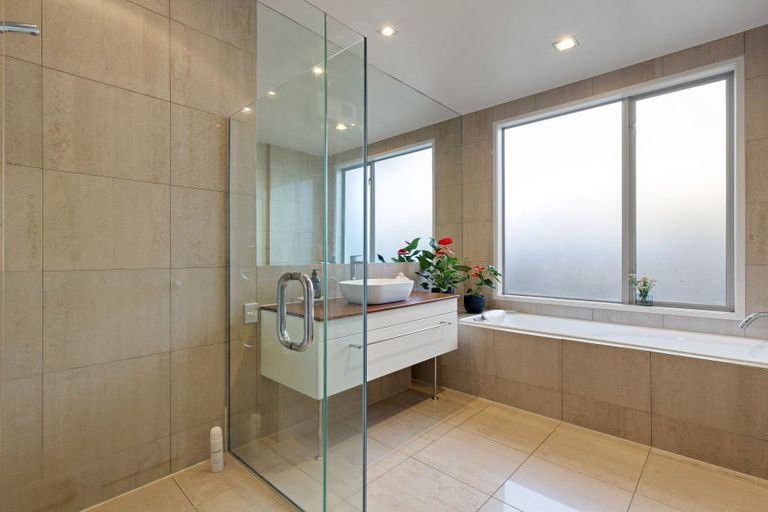 Photo of property in 15 Azure Place, Huntington, Hamilton, 3210