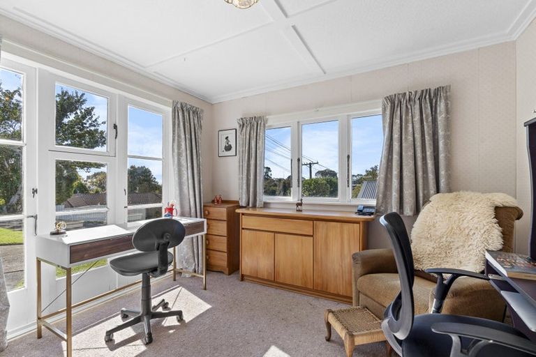 Photo of property in 3 Barrett Street, Westown, New Plymouth, 4310
