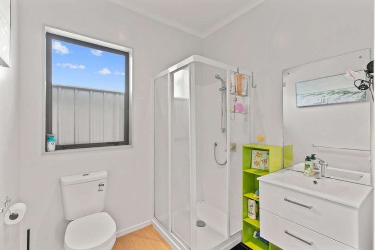 Photo of property in 25 Hitori Street, Weymouth, Auckland, 2103